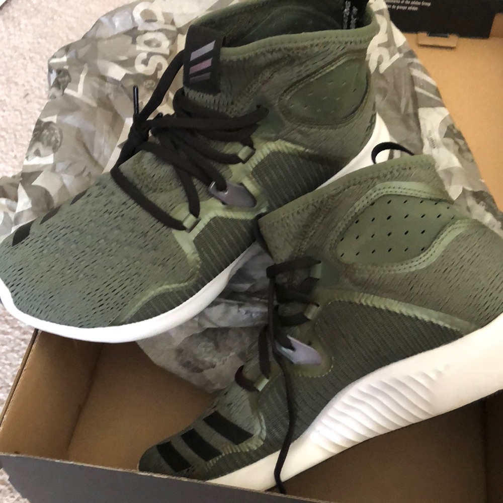 Womens Adidas tennies